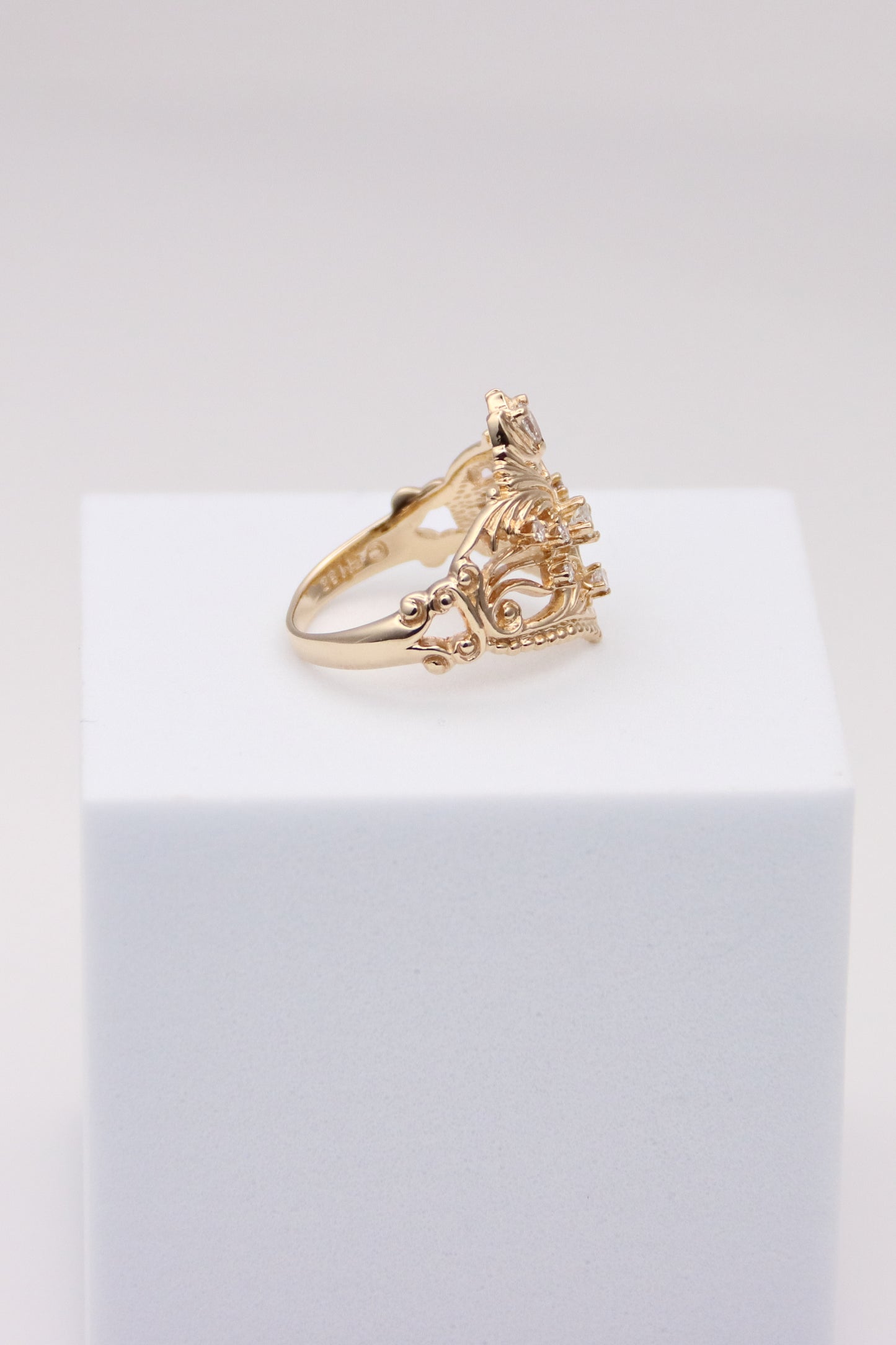 14K Antique Yellow Gold Diamond Ring