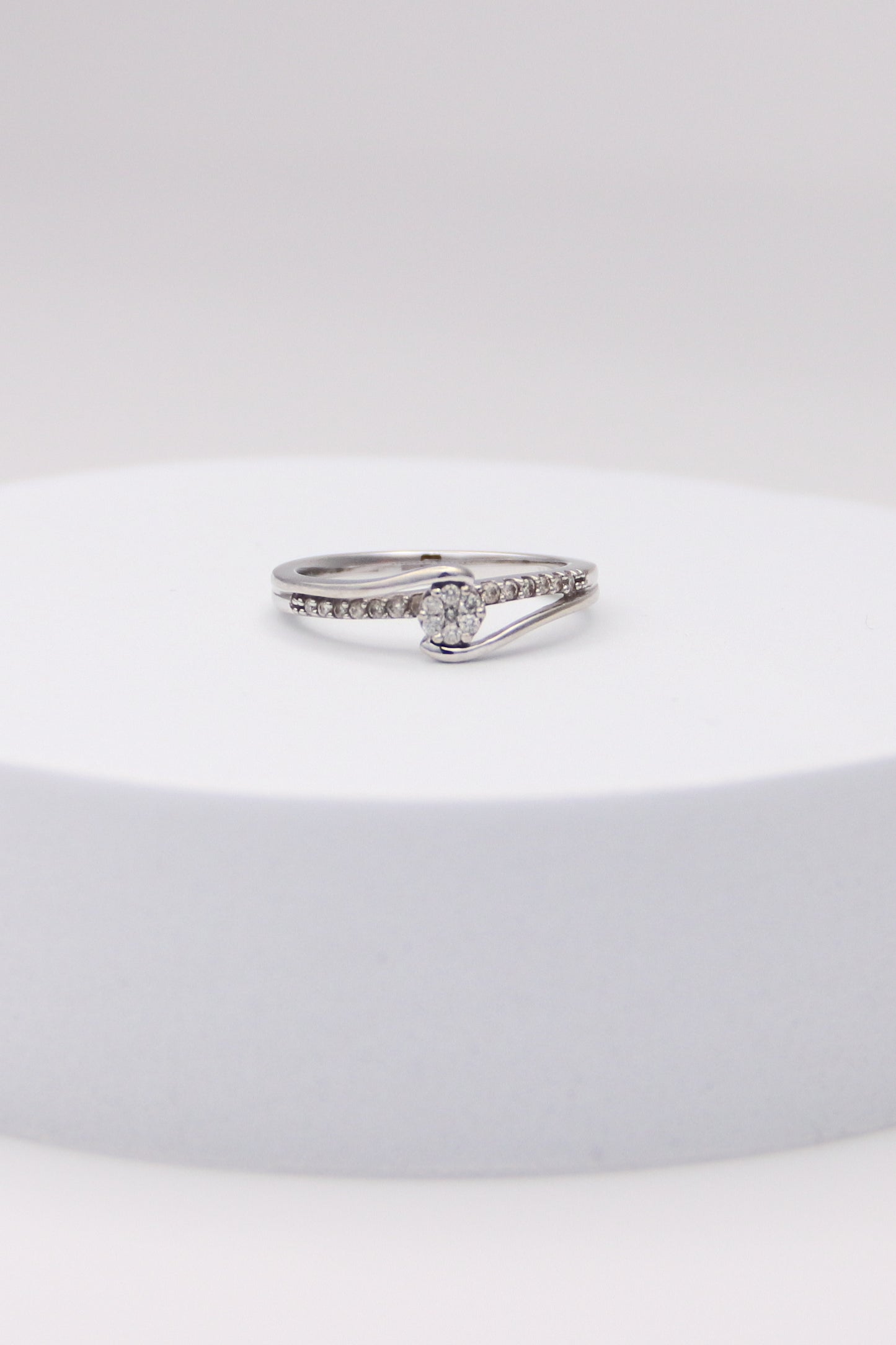 10K White Gold Diamond Ring