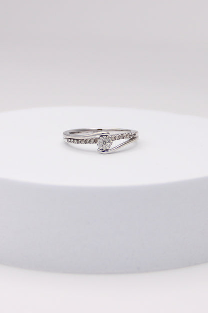 10K White Gold Diamond Ring