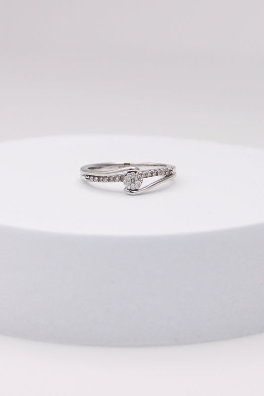 10K White Gold Diamond Ring