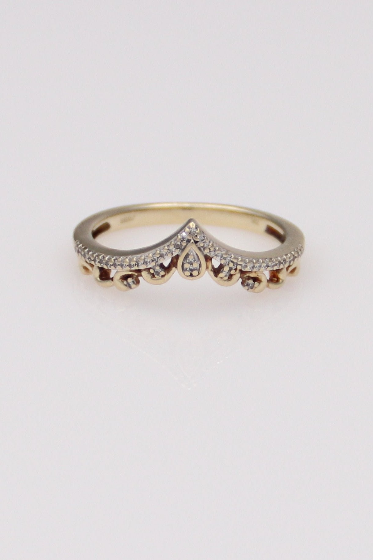 10K Yellow Gold Teardrop Band