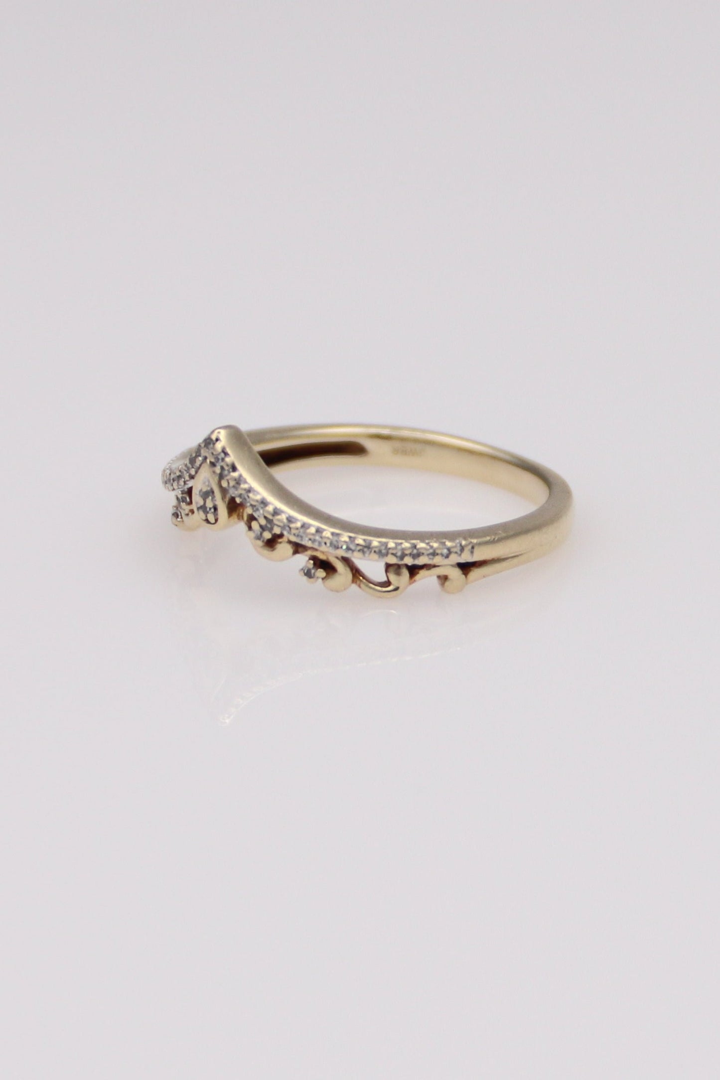 10K Yellow Gold Teardrop Band