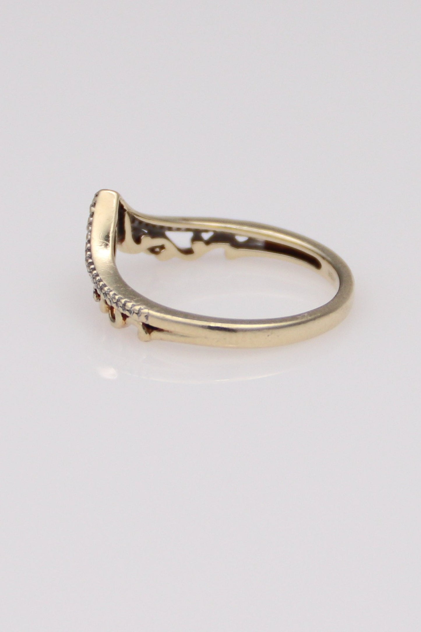 10K Yellow Gold Teardrop Band