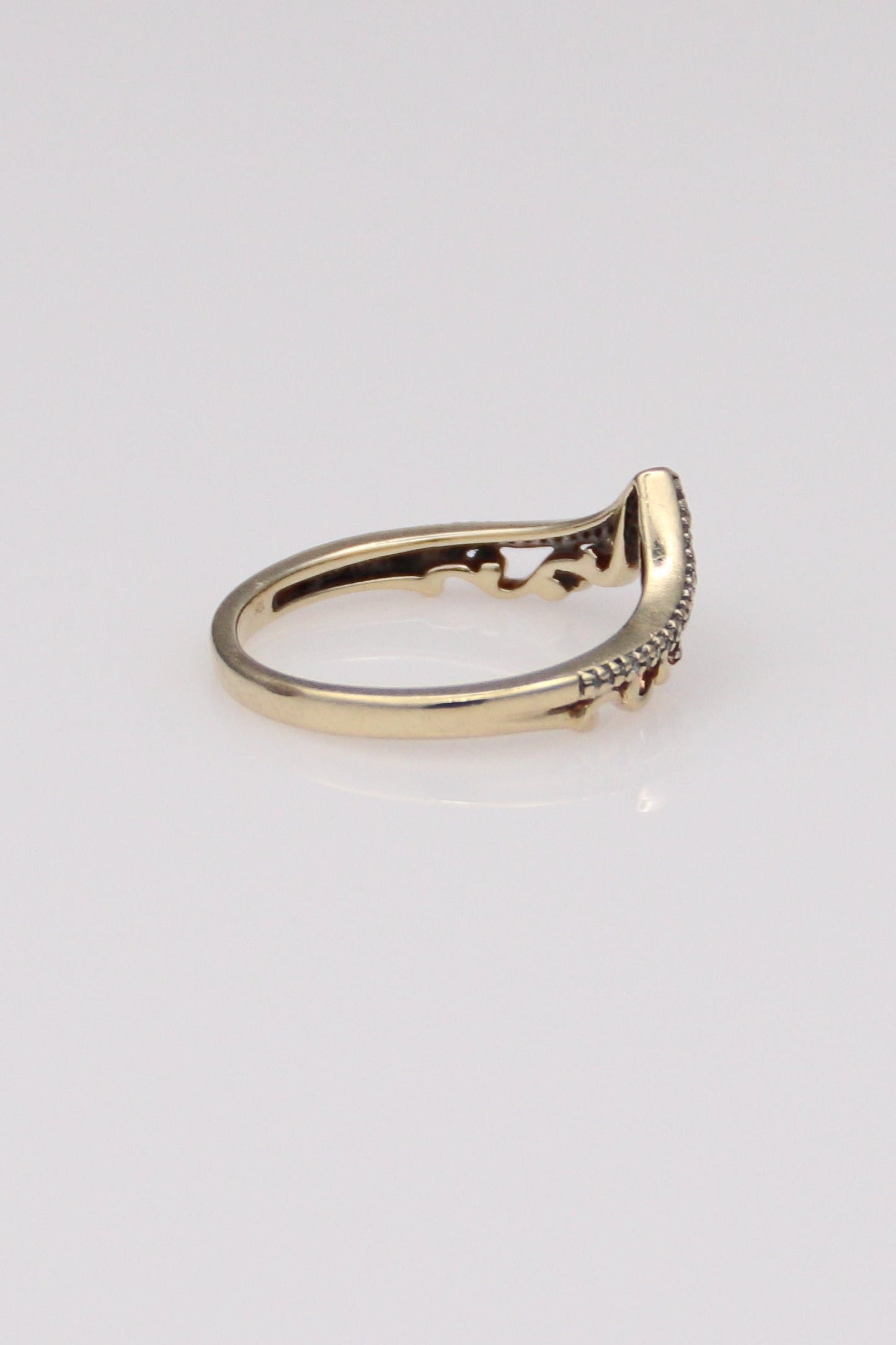 10K Yellow Gold Teardrop Band