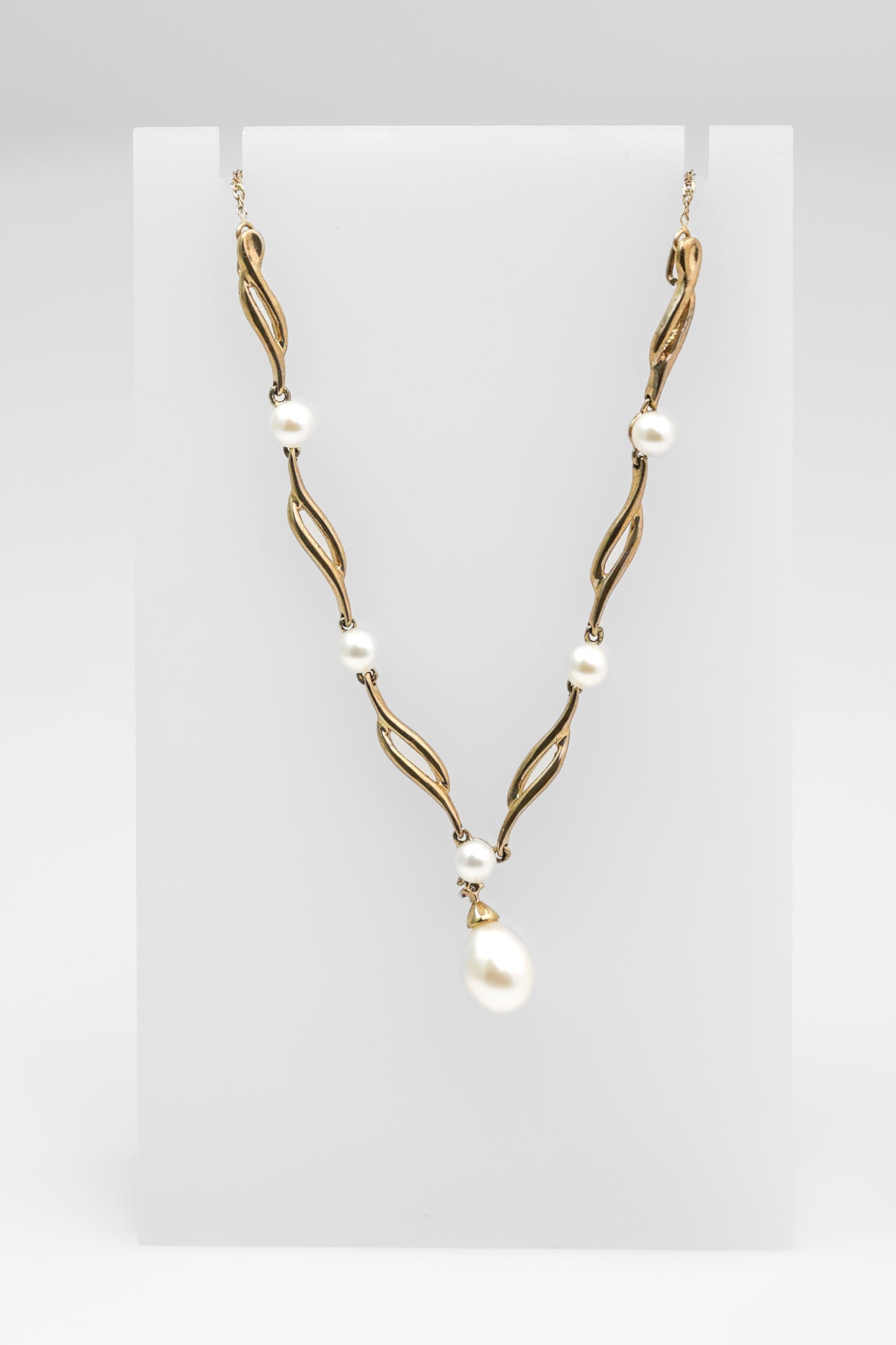 10K Yellow Gold Pearl Diamond Necklace