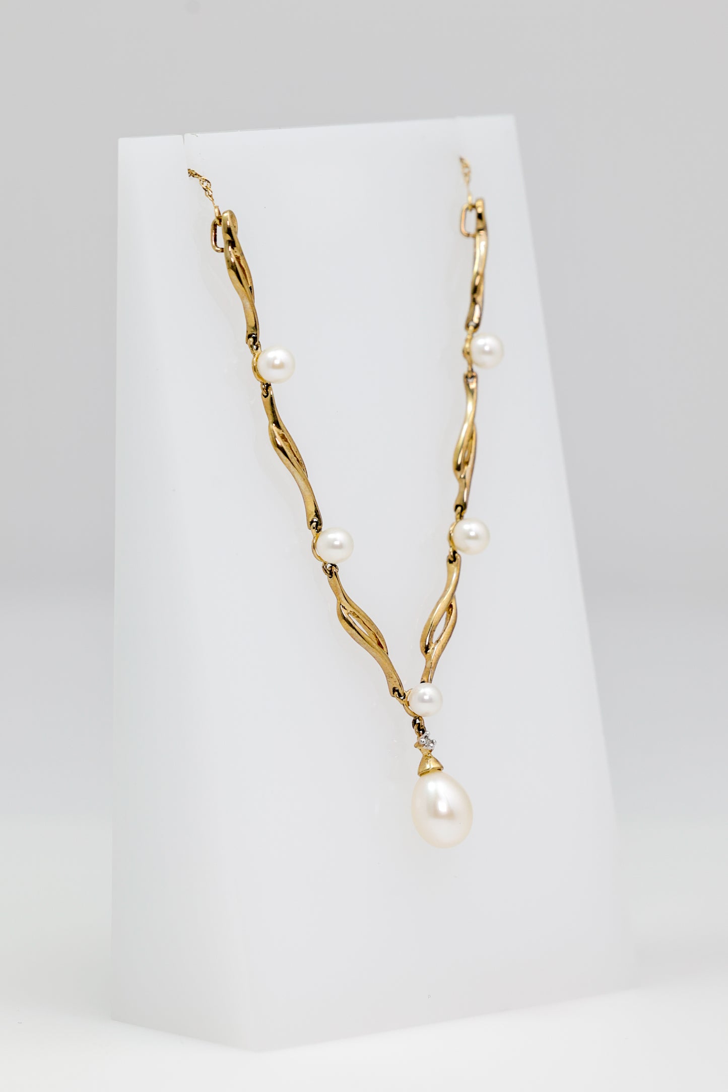 10K Yellow Gold Pearl Diamond Necklace