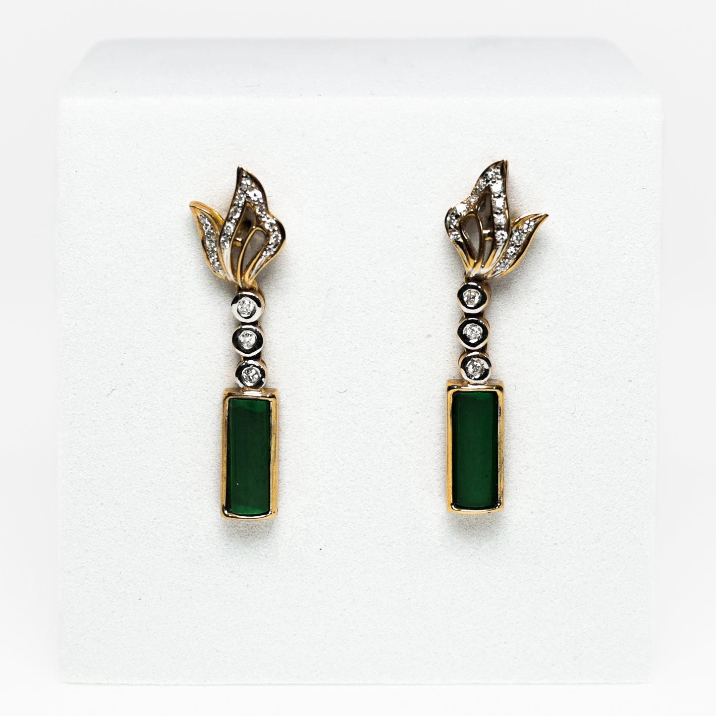 18K Yellow Gold Earrings with Diamonds and Green Stones