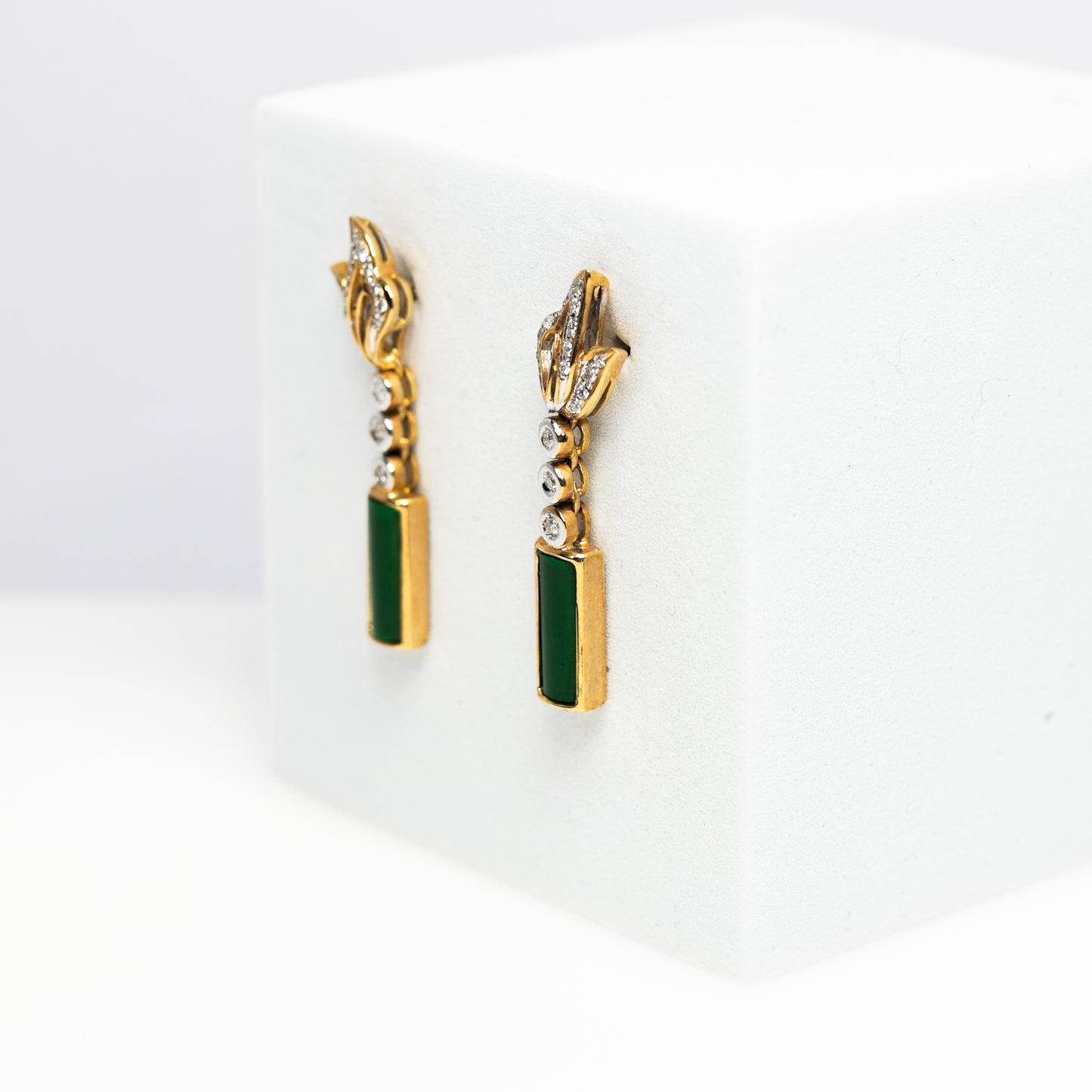 18K Yellow Gold Earrings with Diamonds and Green Stones