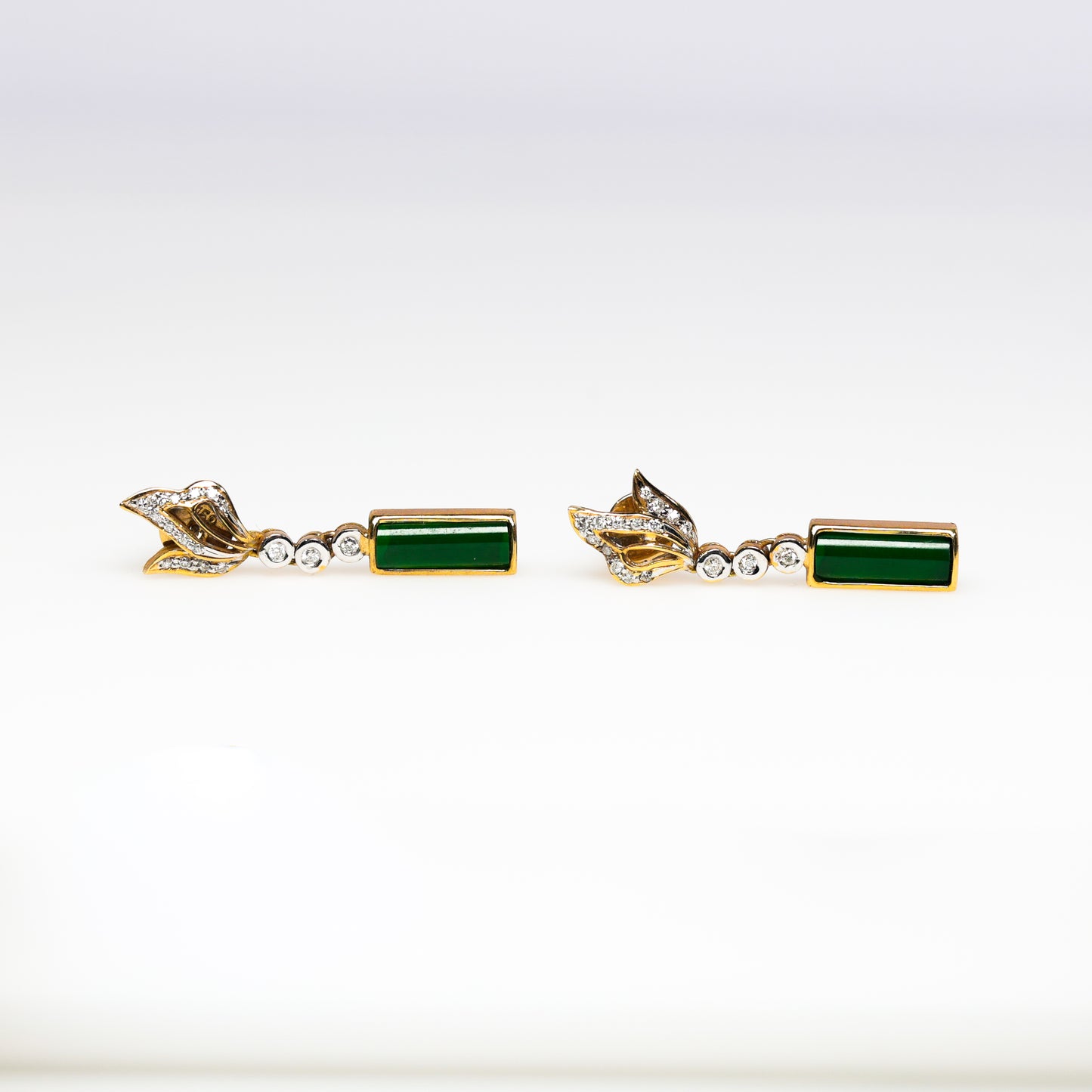 18K Yellow Gold Earrings with Diamonds and Green Stones