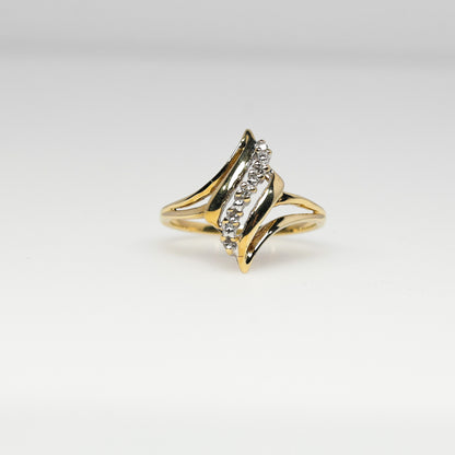 10k Yellow Gold Ring with 5 small diamonds