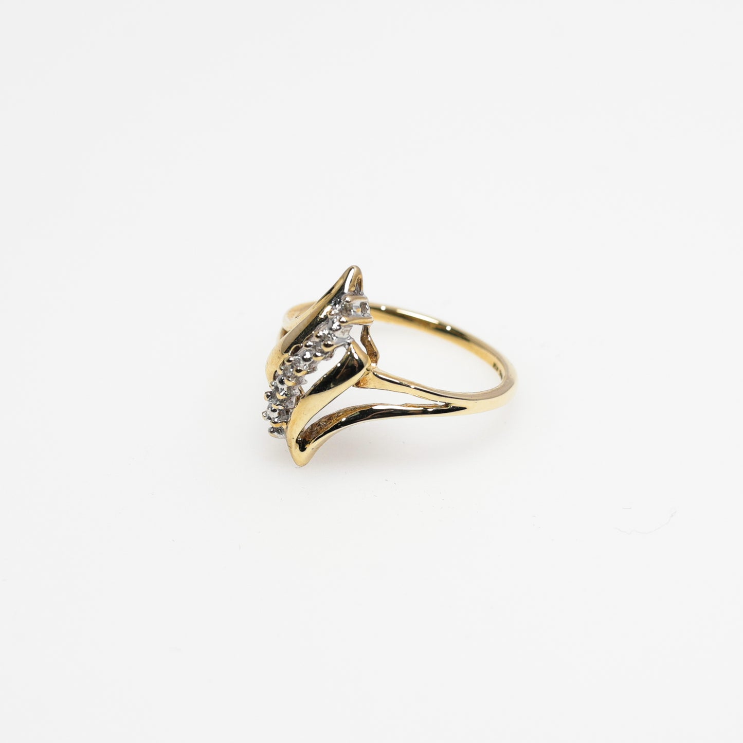 10k Yellow Gold Ring with 5 small diamonds