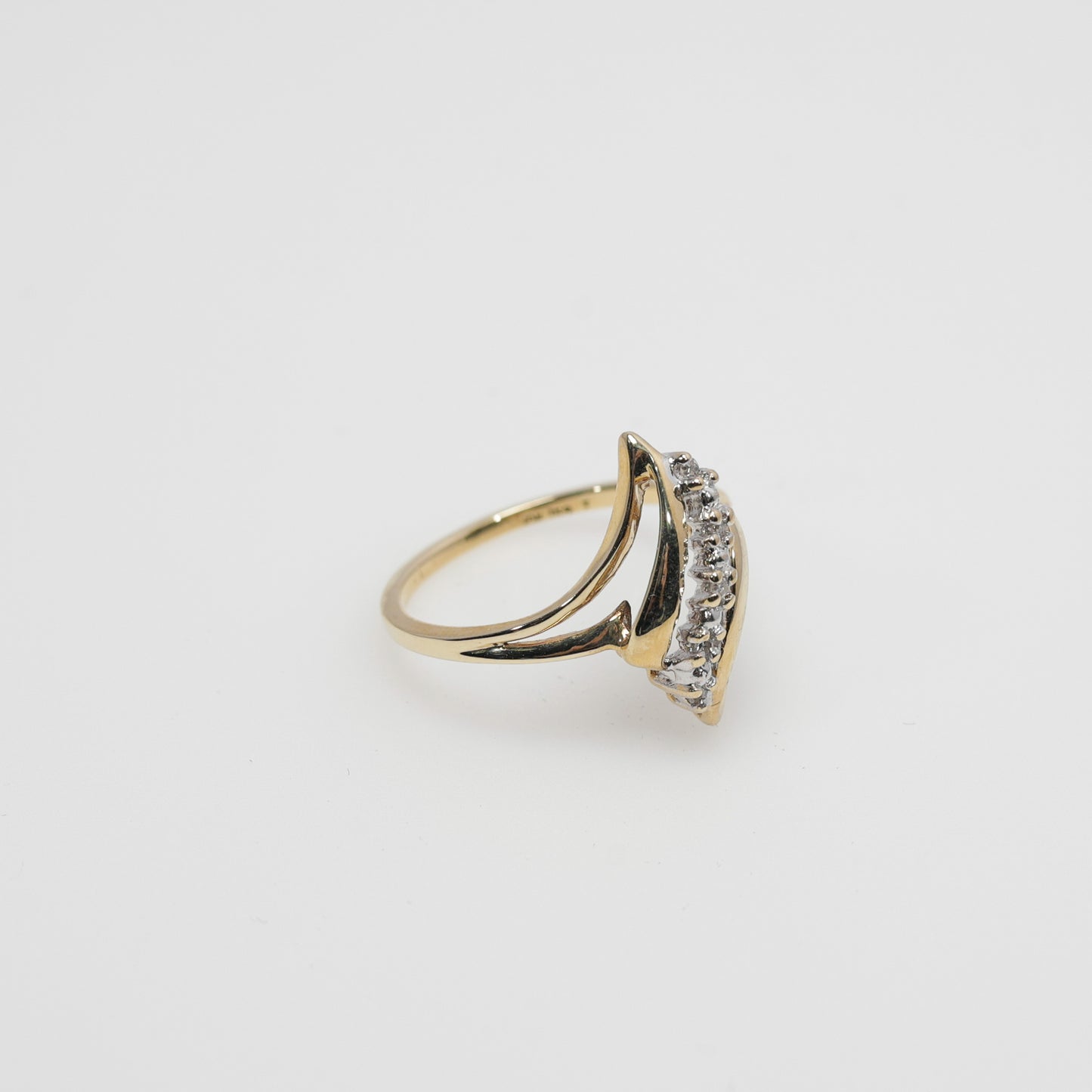 10k Yellow Gold Ring with 5 small diamonds