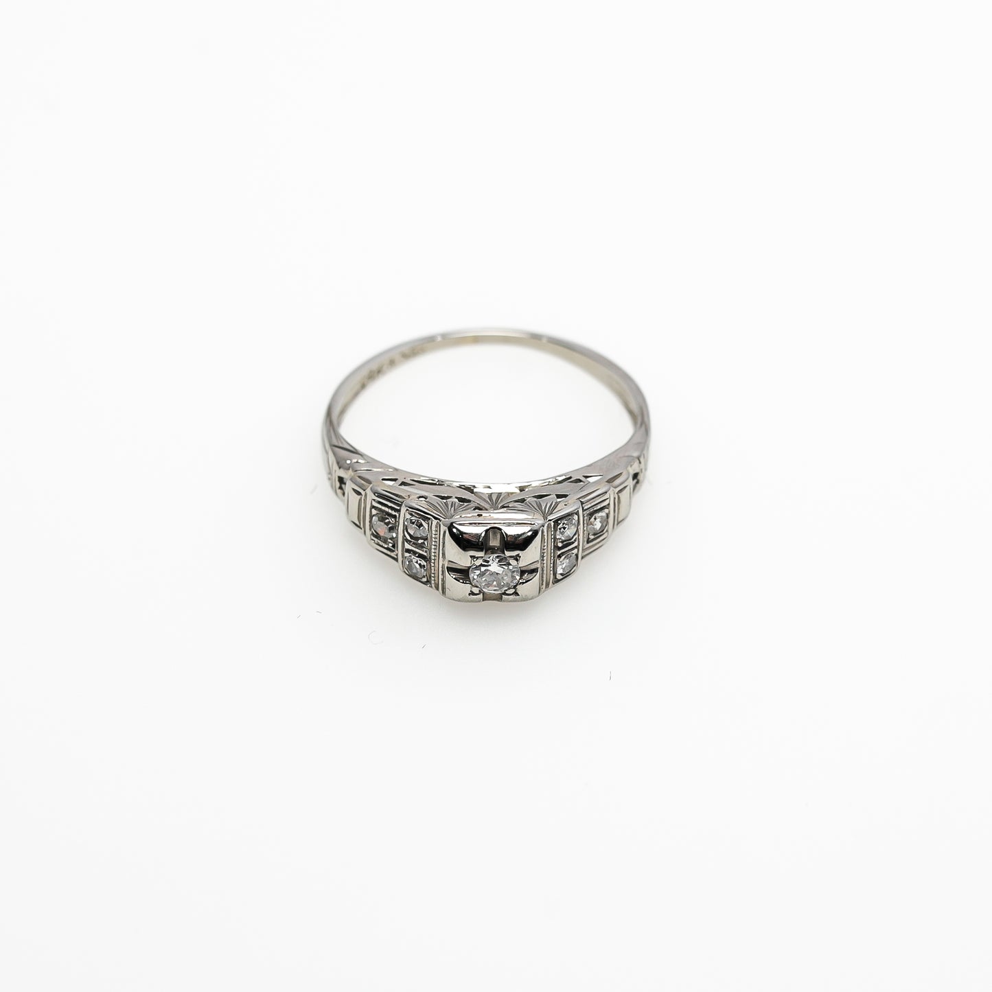 18K White Gold Vintage Ring