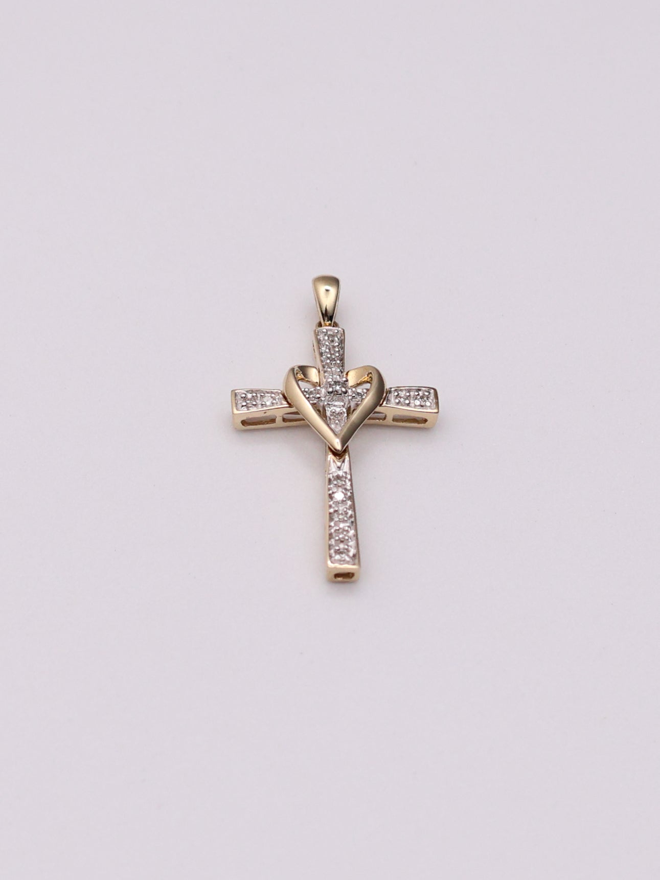 10k Diamond Heart Cross