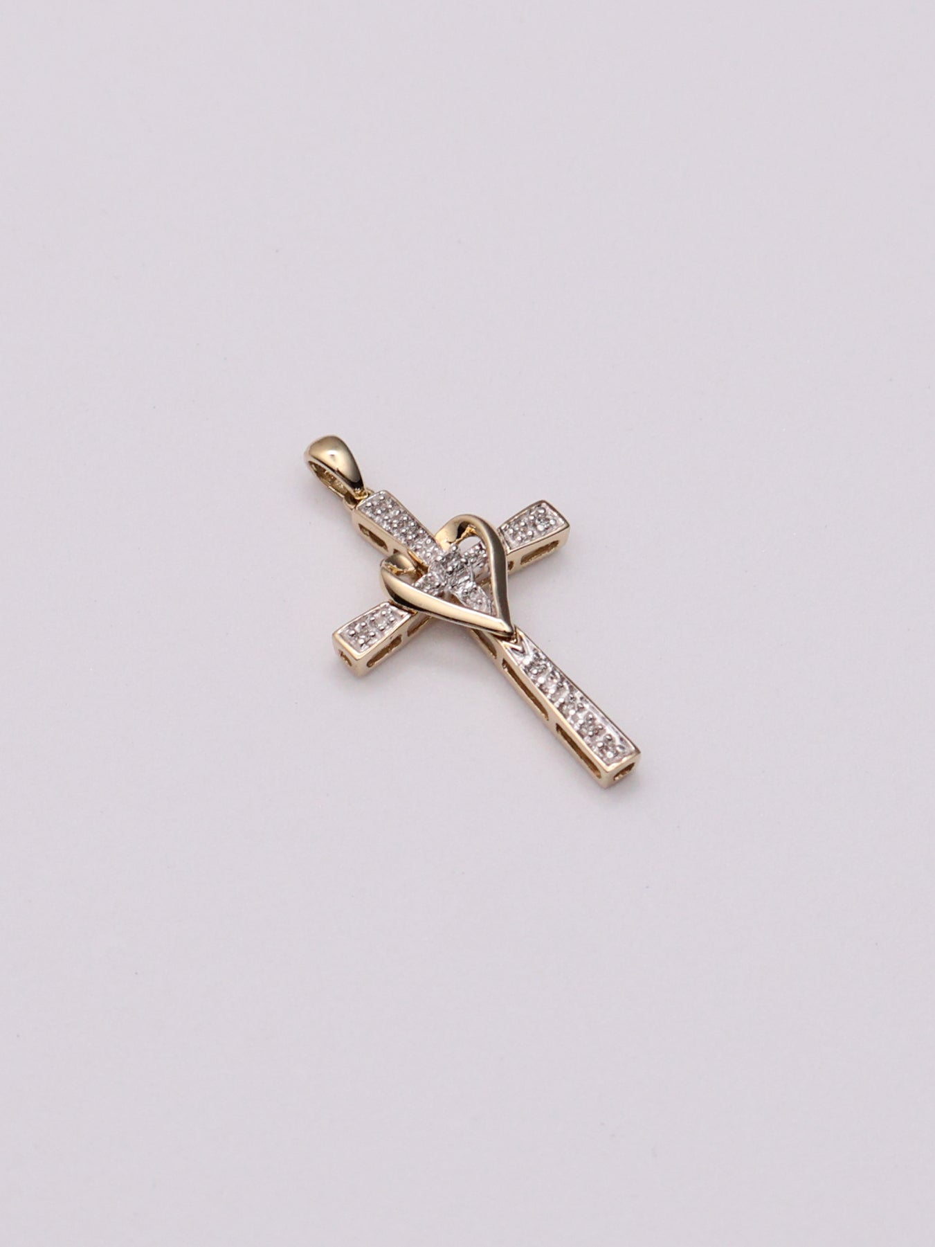 10k Diamond Heart Cross