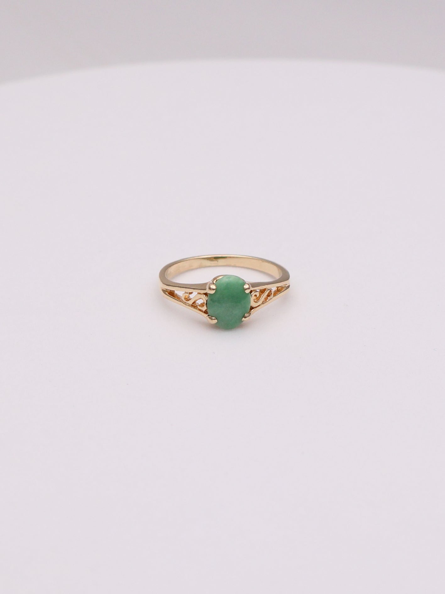 14k Oval Jade Ring