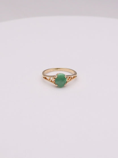 14k Oval Jade Ring