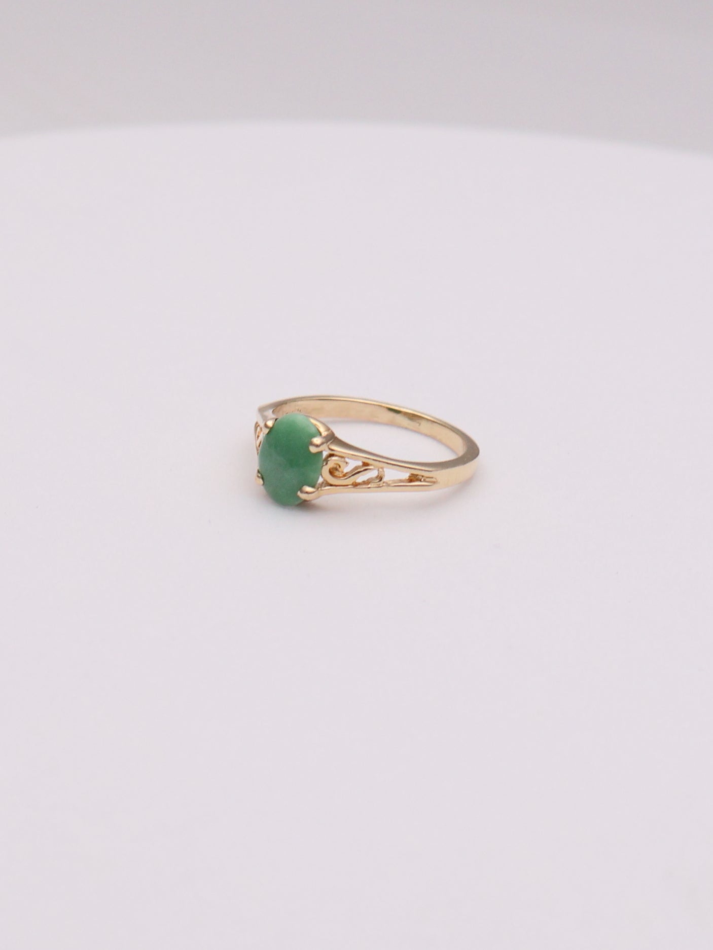 14k Oval Jade Ring