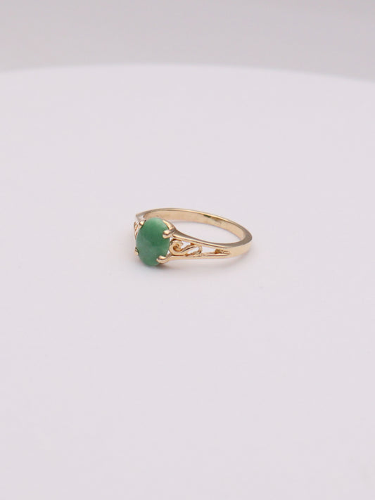 14k Oval Jade Ring