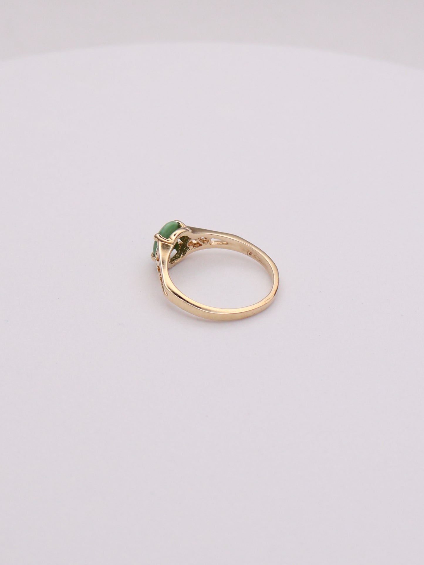 14k Oval Jade Ring