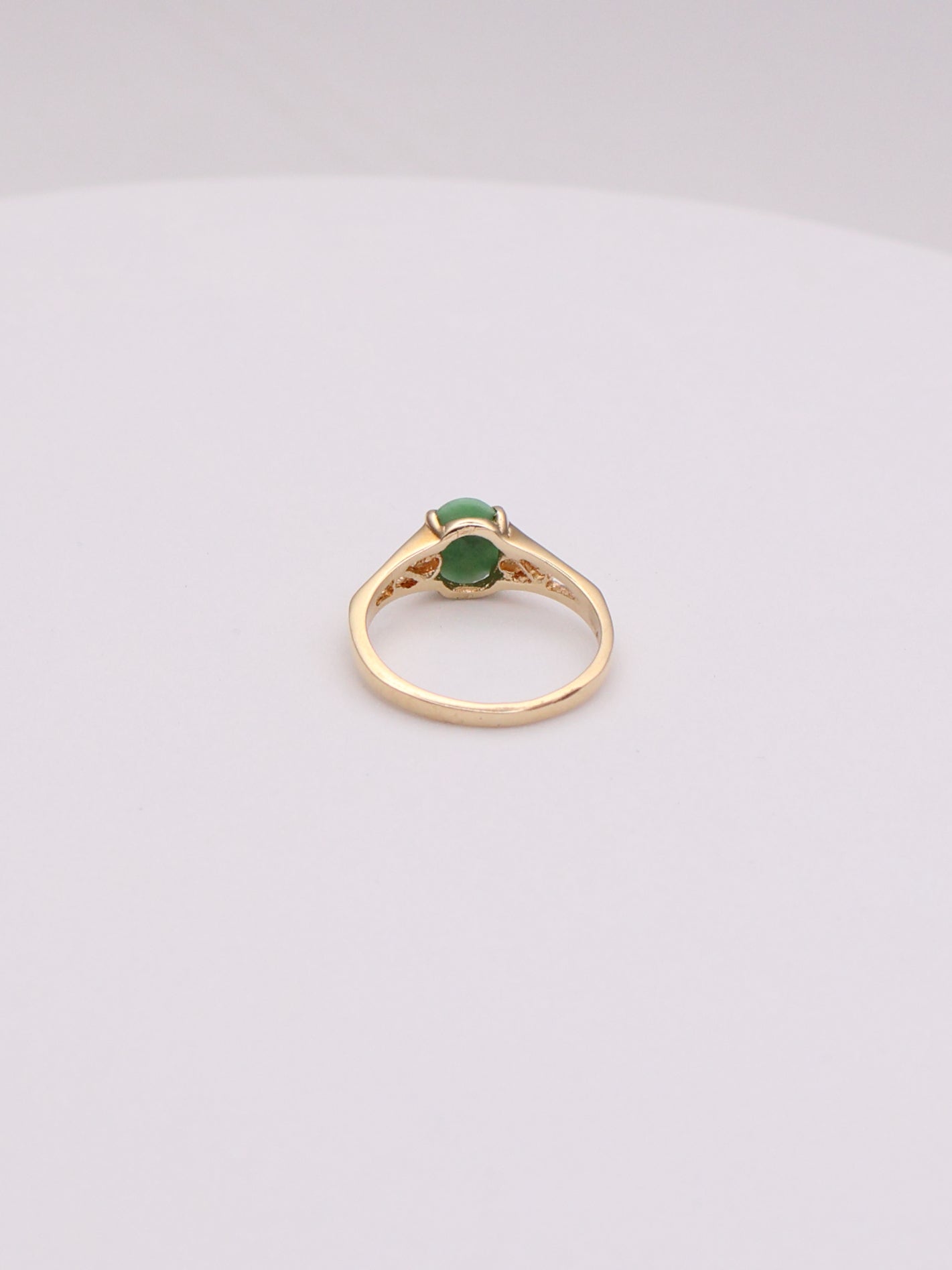 14k Oval Jade Ring