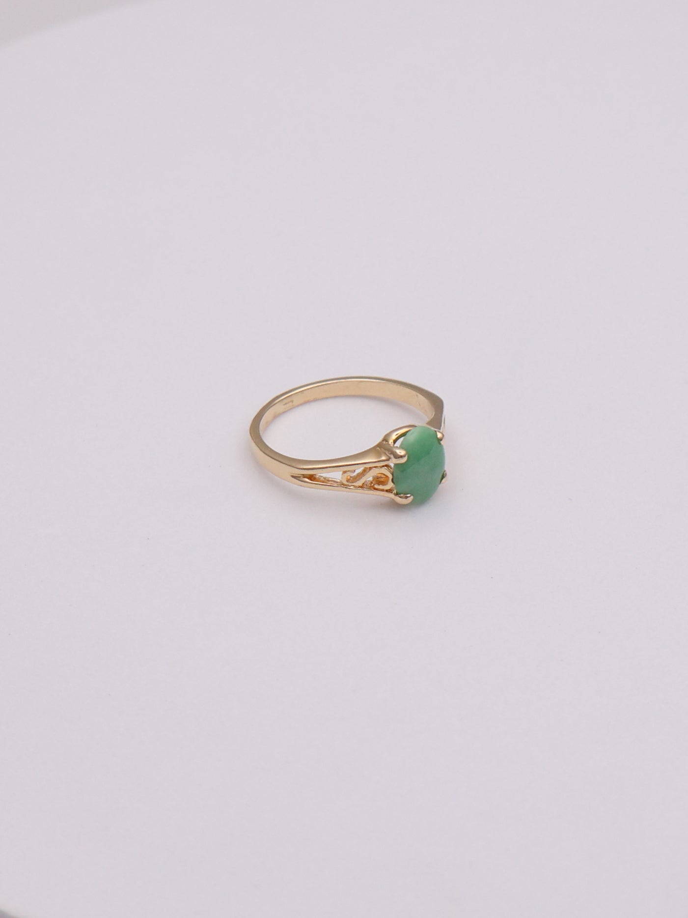 14k Oval Jade Ring