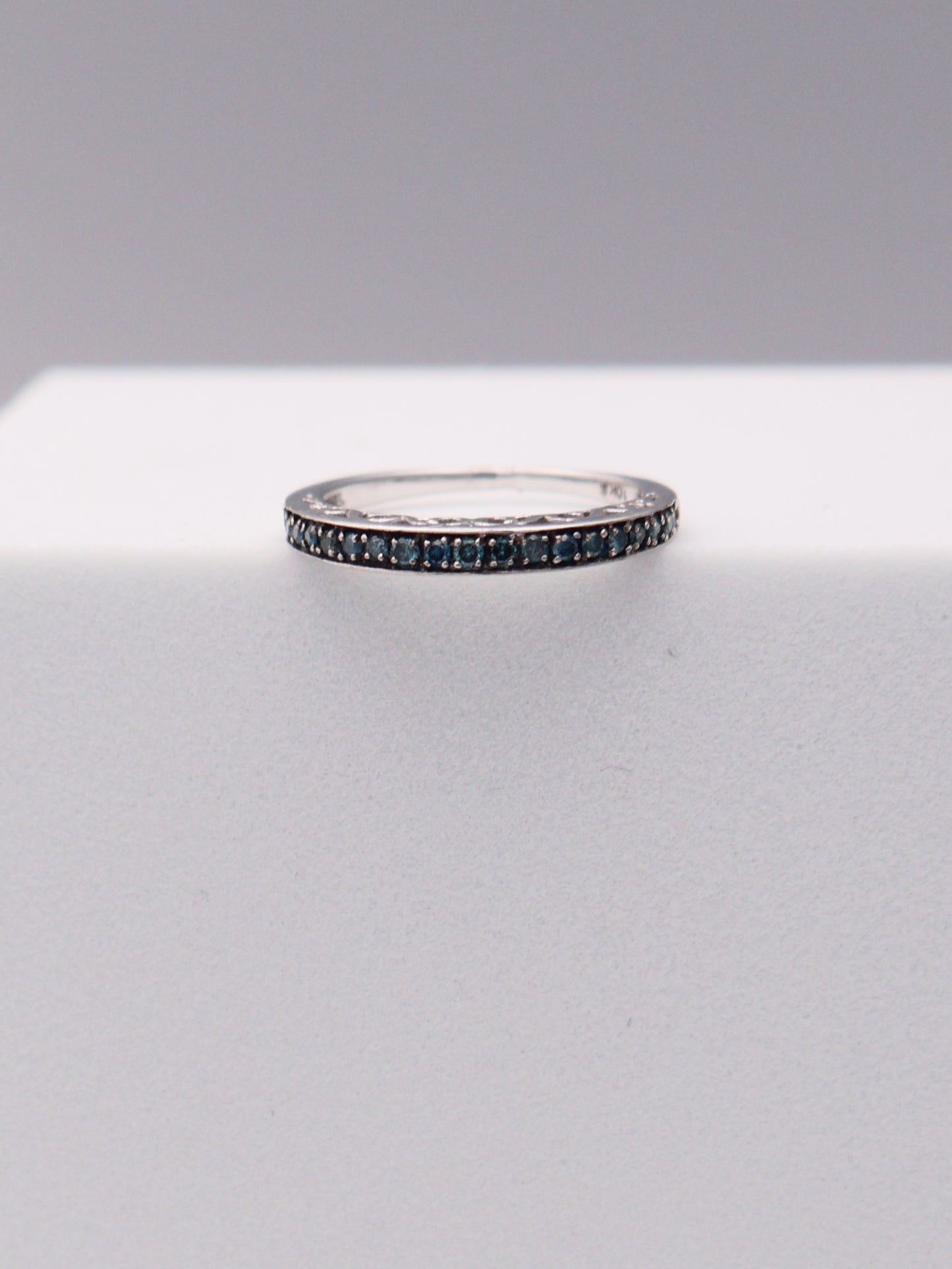 10k Blue Diamond Band