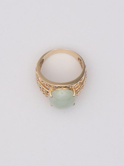 14k Oval Jade Ring