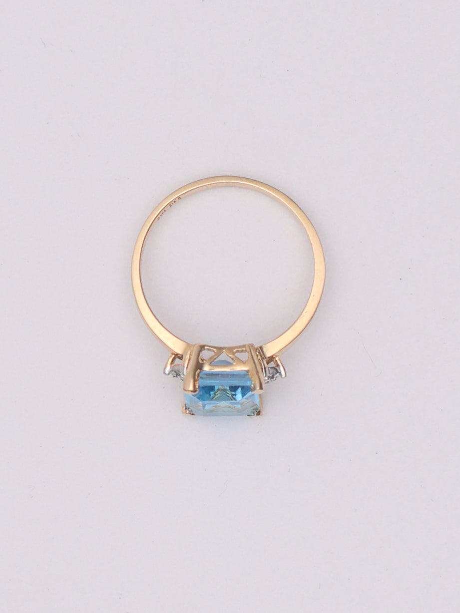 10k Aquamarine Ring