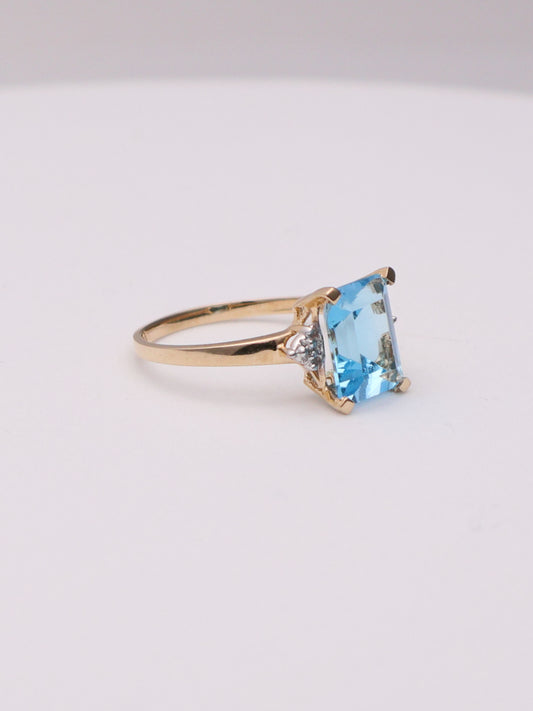 10k Aquamarine Ring