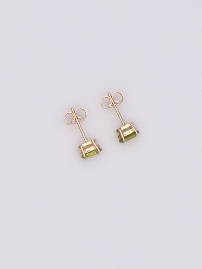 14k Oval Peridot Studs