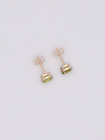 14k Oval Peridot Studs