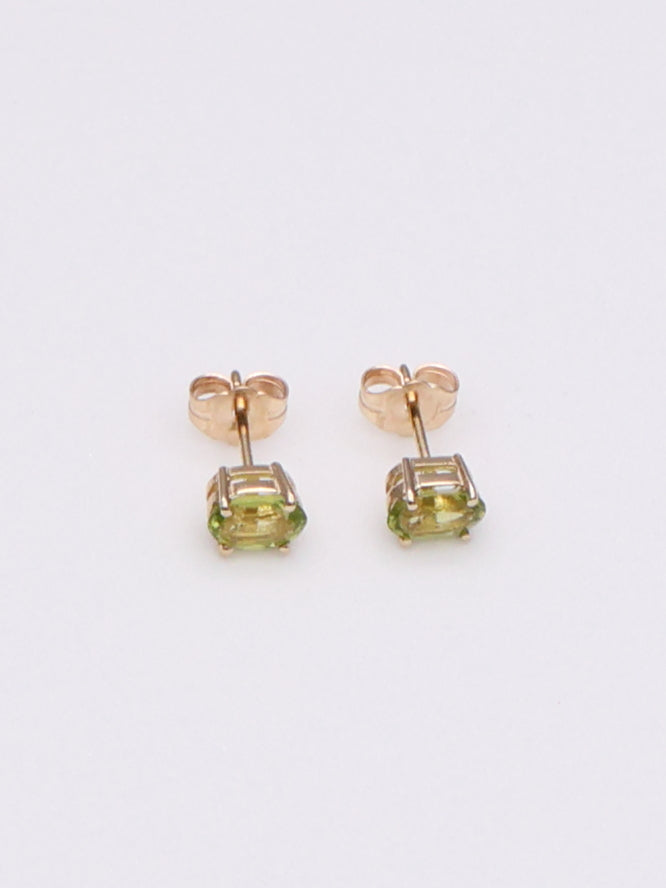 14k Oval Peridot Studs