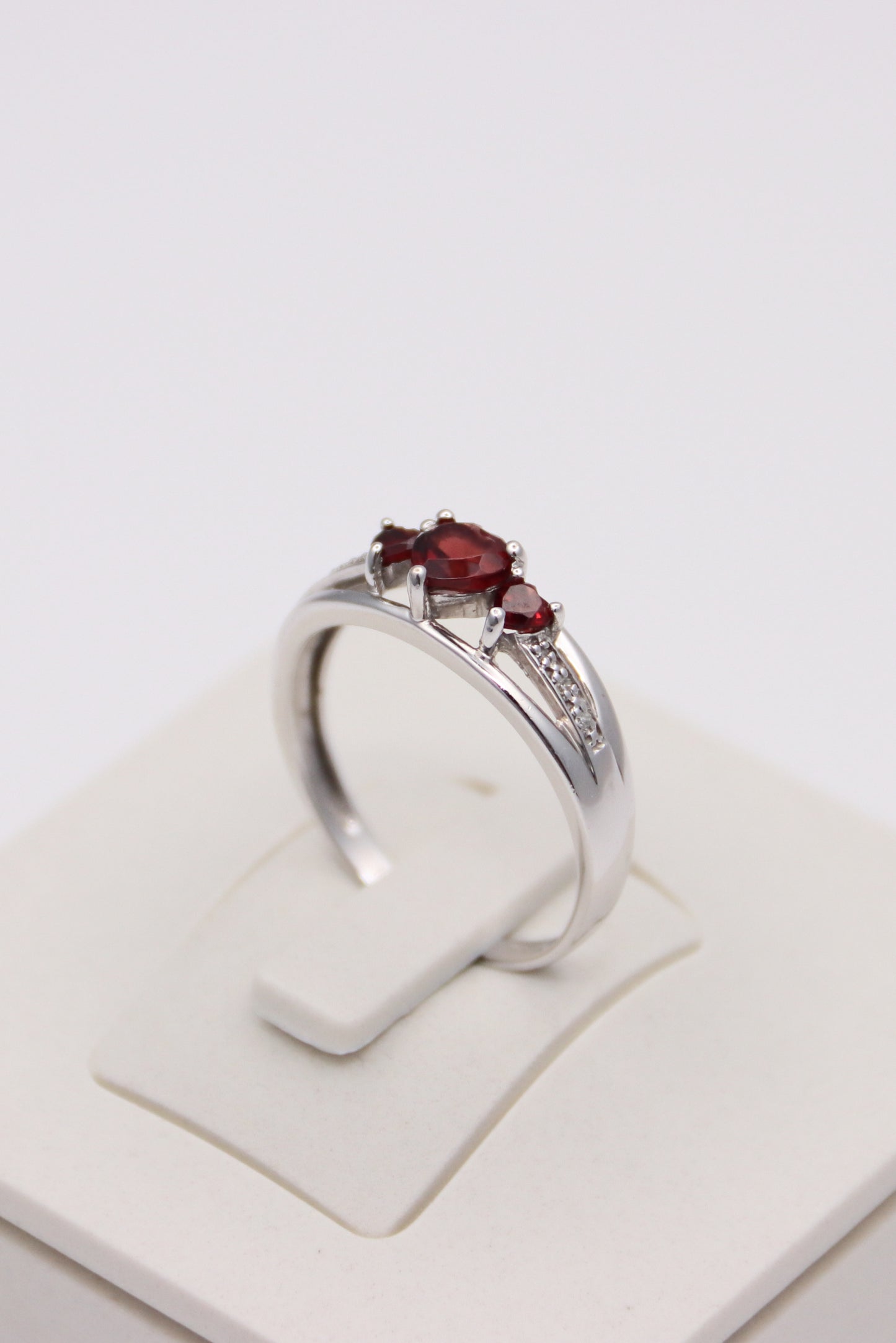 10K White Gold Ring with Heart Stones