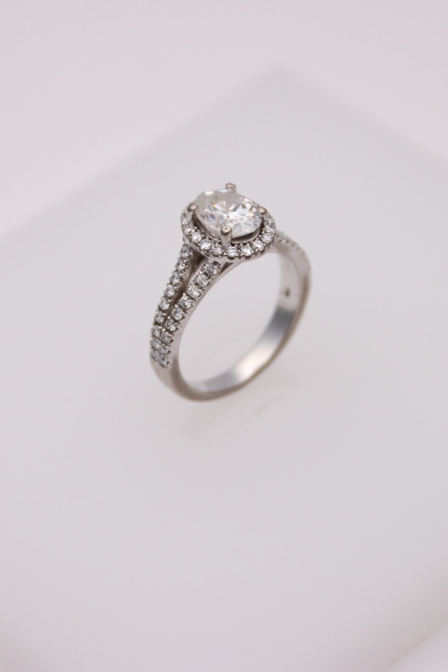 18K White Gold Moissanite Engagement Ring