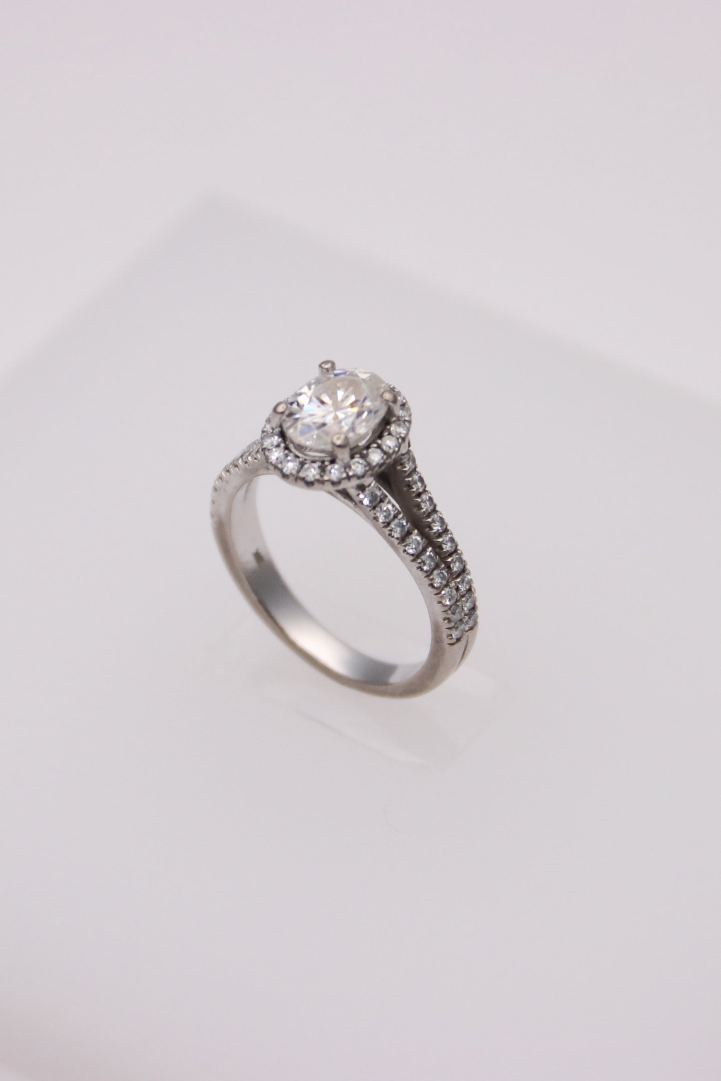 18K White Gold Moissanite Engagement Ring